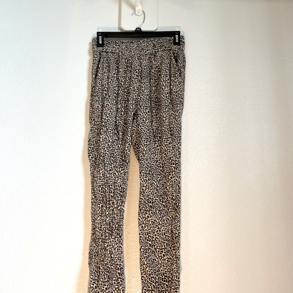 Hollister ultra high-rise size extra small, animal print pants